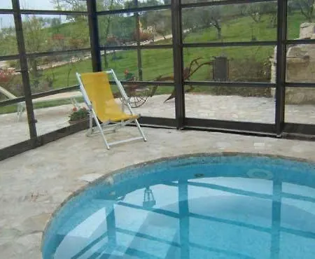 Sleeps 6 With Pool Air Con And Wifi *