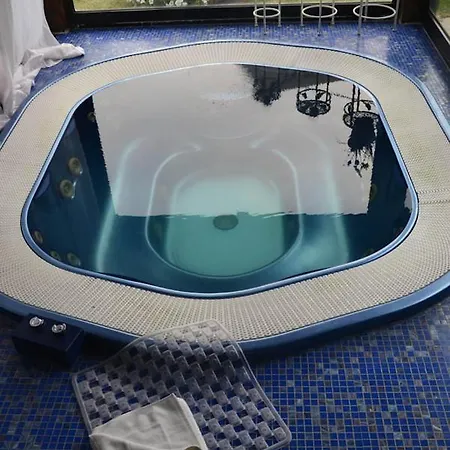 Villa Sleeps 6 With Pool Air Con And Wifi