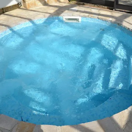 Sleeps 6 With Pool Air Con And Wifi * Toscella