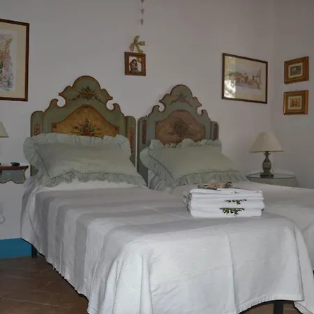Sleeps 6 With Pool Air Con And Wifi