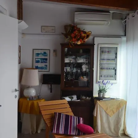 Sleeps 6 With Pool Air Con And Wifi