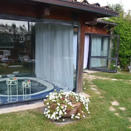 Sleeps 6 With Pool Air Con And Wifi