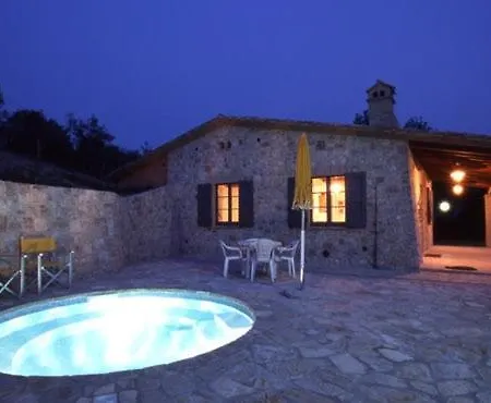 Villa Sleeps 6 With Pool Air Con And Wifi *