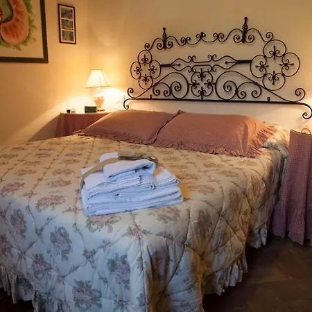 Sleeps 6 With Pool Air Con And Wifi Toscella